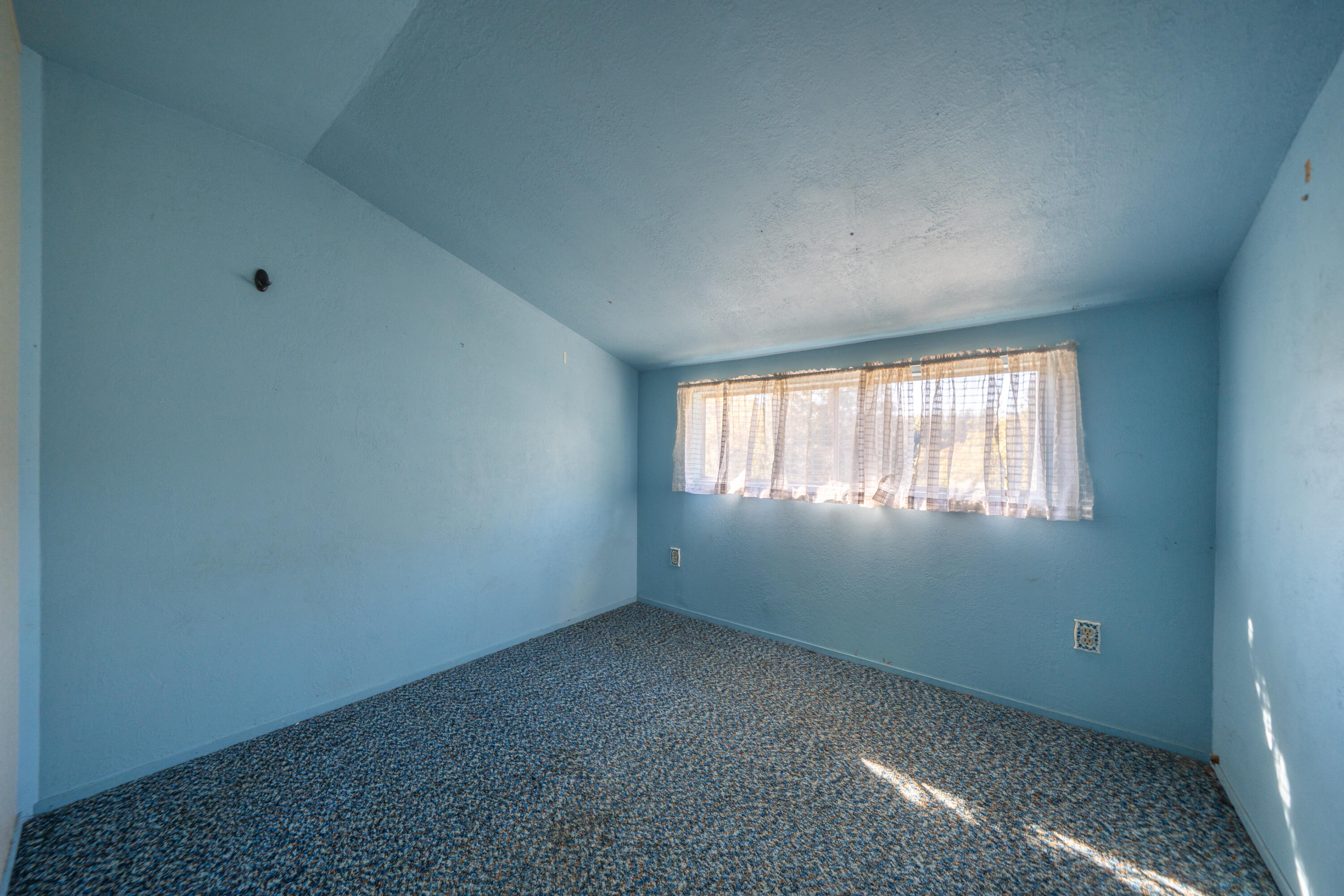 20389 Our Road Lakehead, CA 96051 - Photo 67 of 92 an empty room with windows