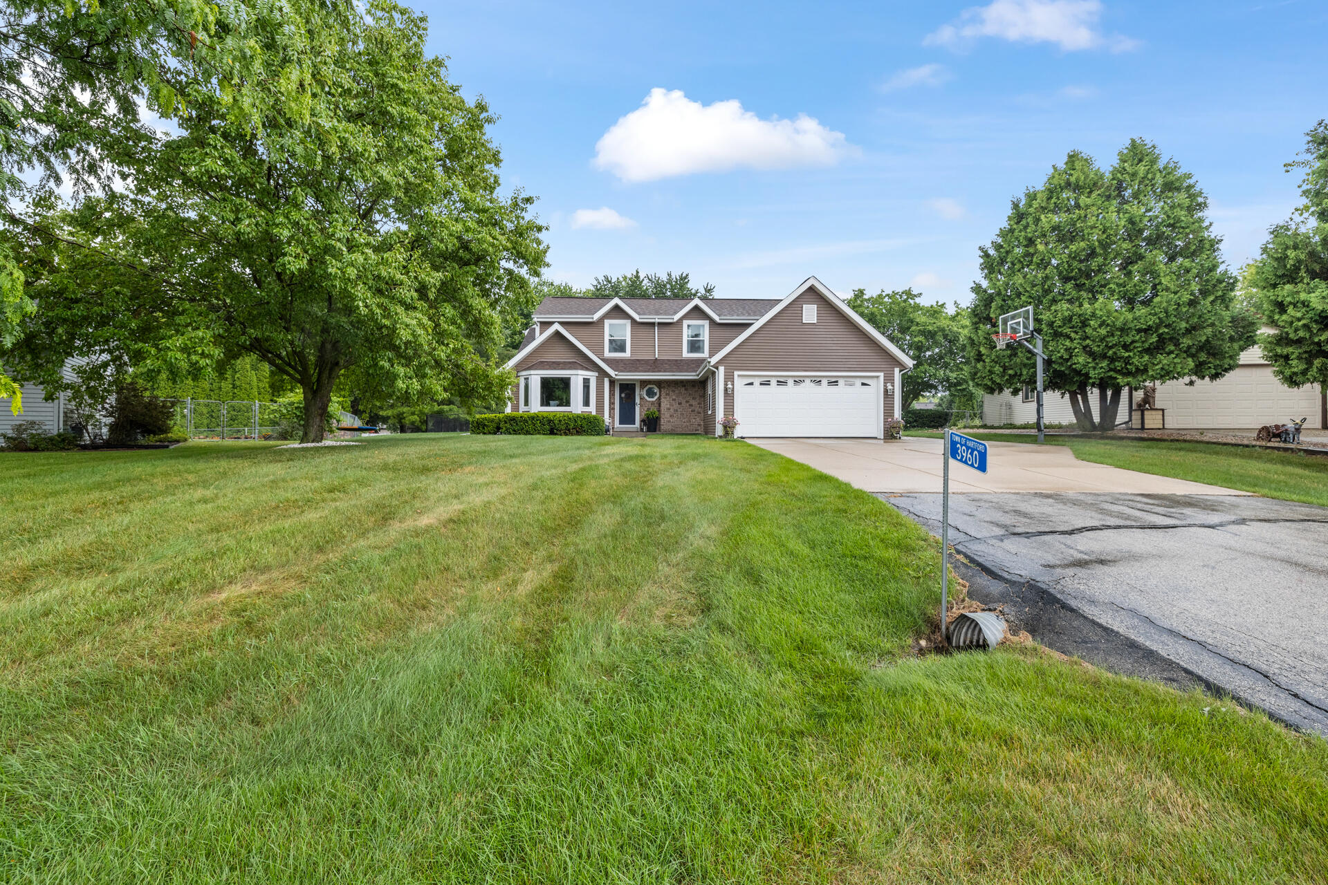 3960 Kings Way Slinger, WI 53086 - Photo 3 of 27 Front