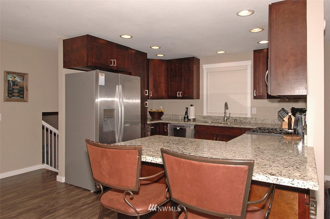 3406 Southeast 16th Place Renton, WA 98058 - Photo 8 of 16 Gallery Image 8
