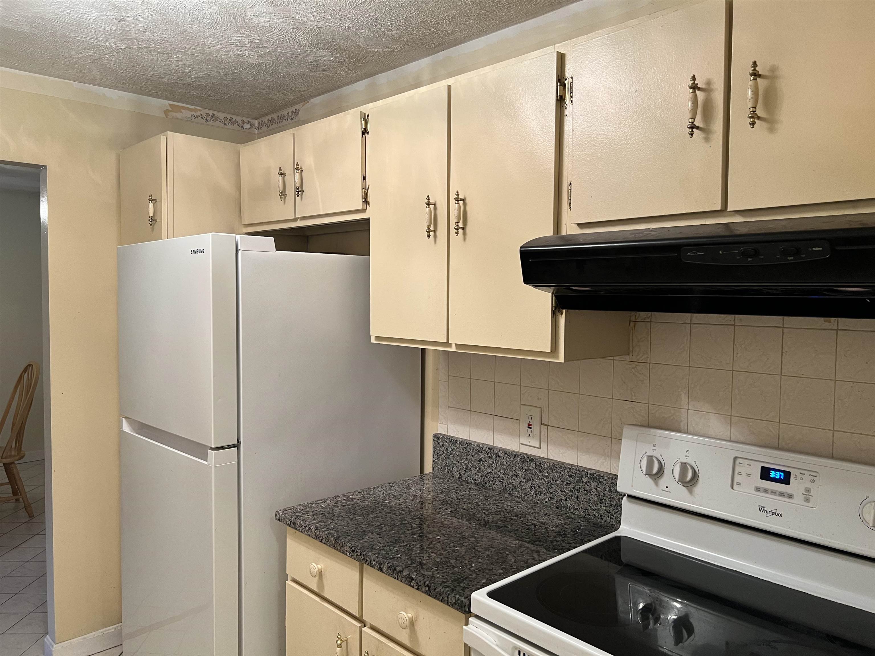 12 Strawberry Bank Road, Unit 18 Nashua, NH 03062 - Photo 4 of 19 Gallery Image 4