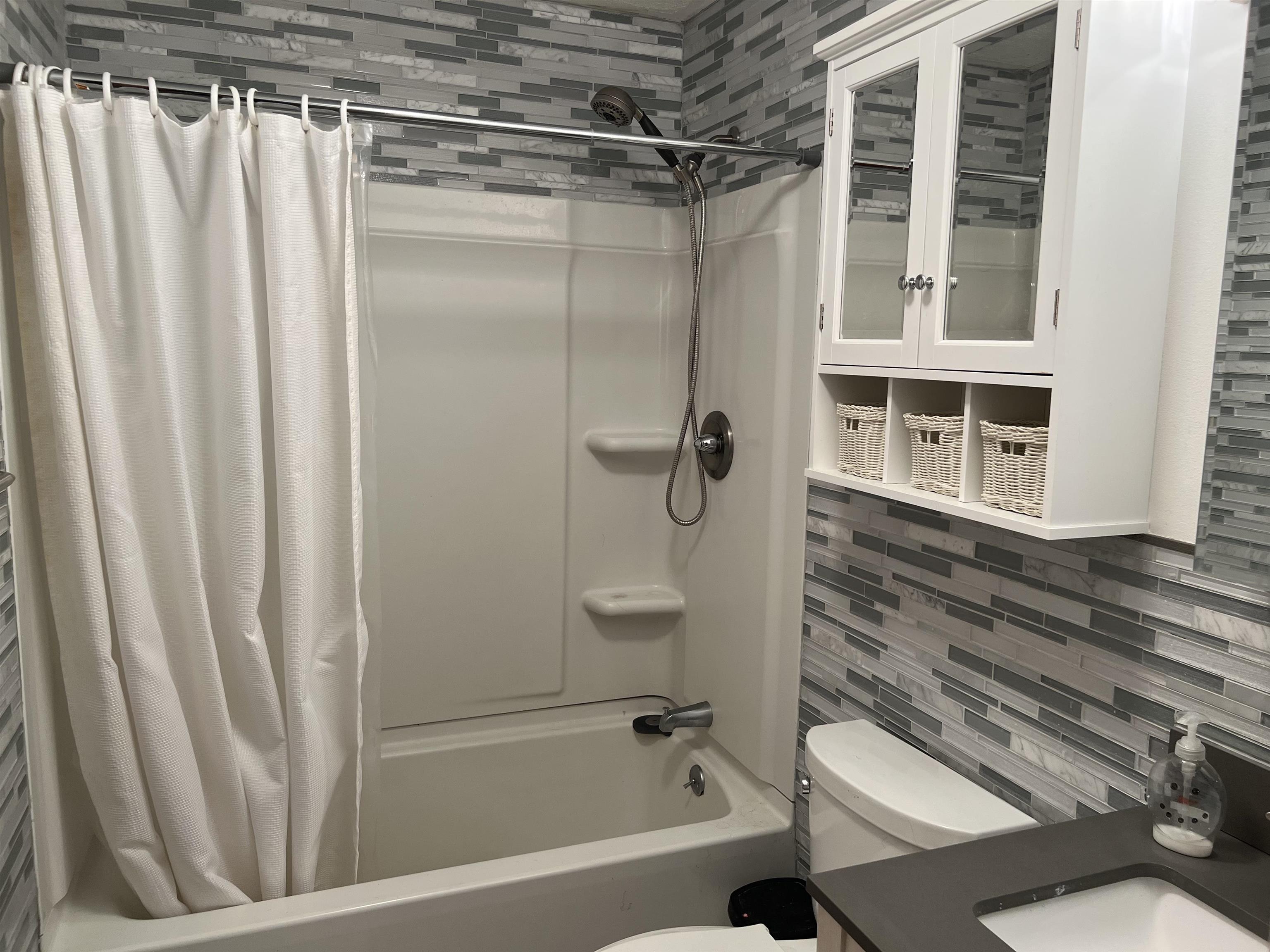 12 Strawberry Bank Road, Unit 18 Nashua, NH 03062 - Photo 8 of 19 Gallery Image 8