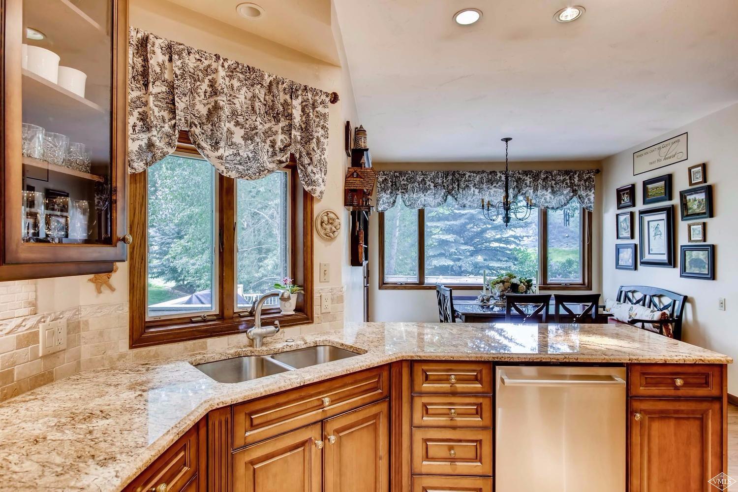325 Rawhide Road Edwards, CO 81632 - Photo 9 of 23 Open entertaining concept.