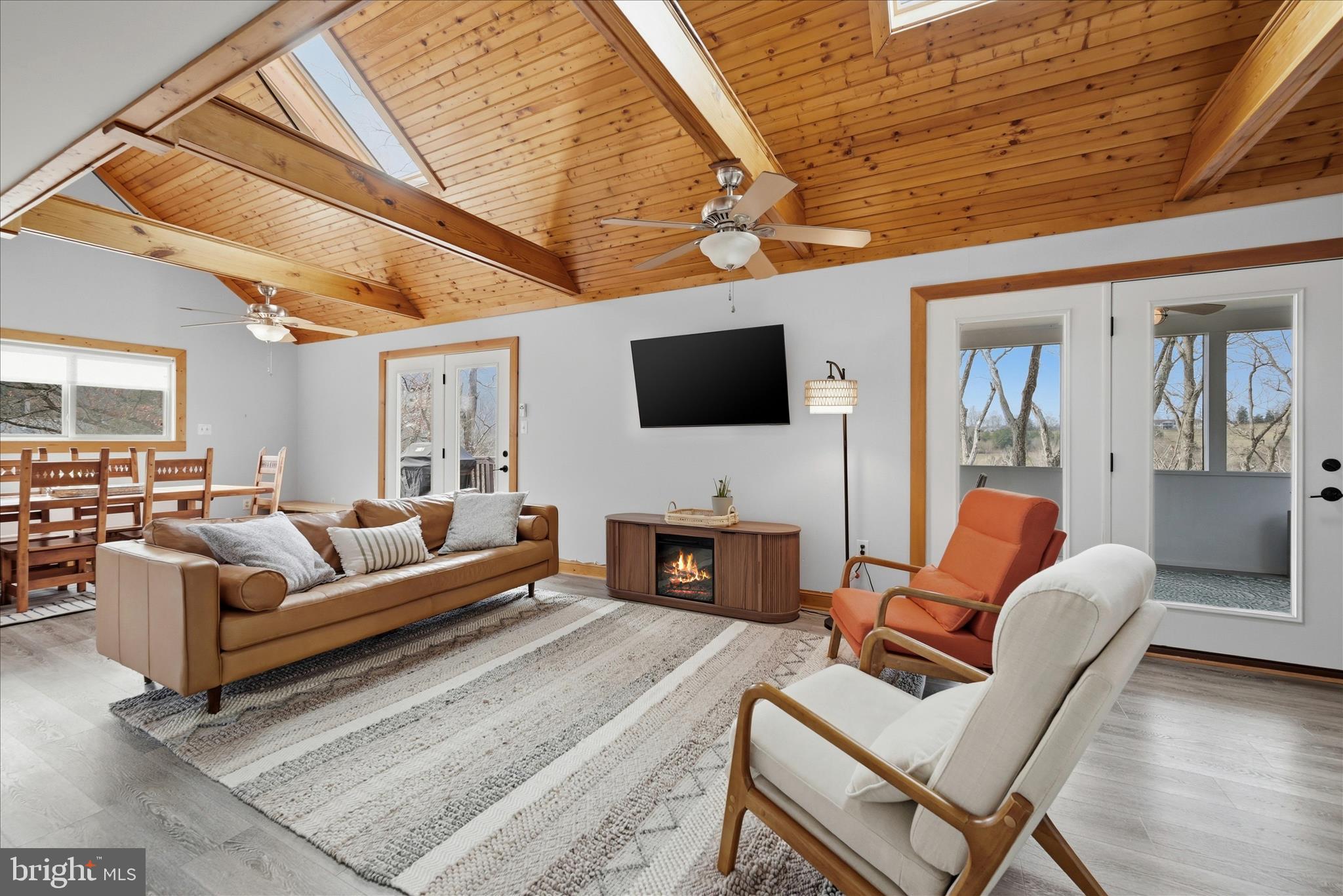 325 Fox Ridge Drive Strasburg, VA 22657 - Photo 8 of 73 Living Room