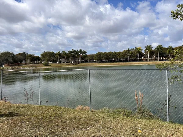 $2,400 | 9735 Fontainebleau Boulevard, Unit G106, Miami, FL 33172