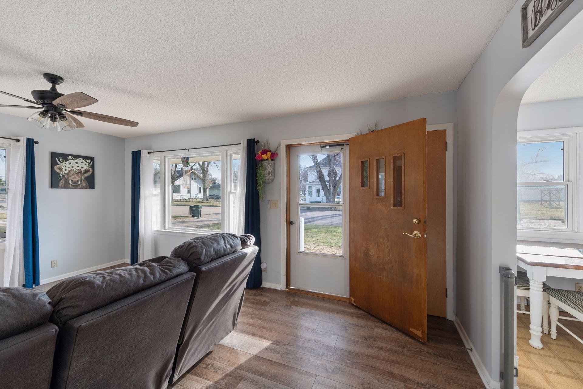 211 Hickory Street South Lester Prairie, MN 55354 - Photo 3 of 19