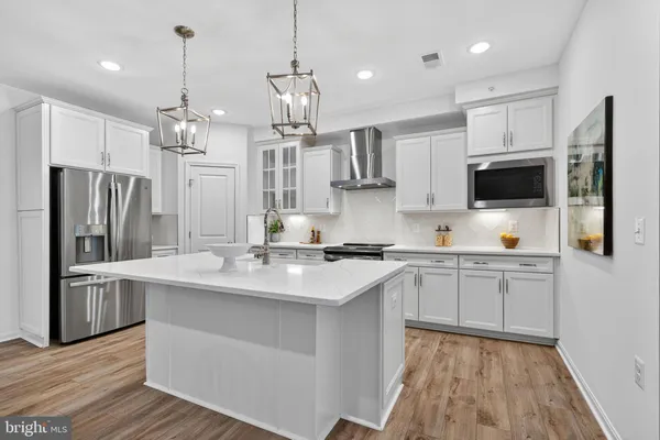 $449,990 | 13970 Englefield Drive, Unit 404, Woodbridge, VA 22193