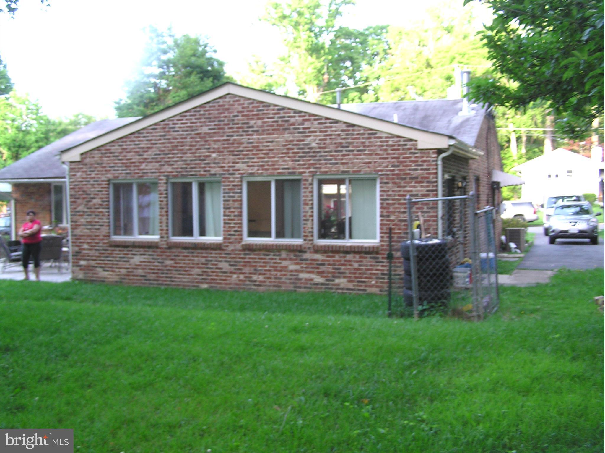 5405 Fremont Street Springfield, VA 22151 - Photo 27 of 30 4 Side Brick & Driveway parking