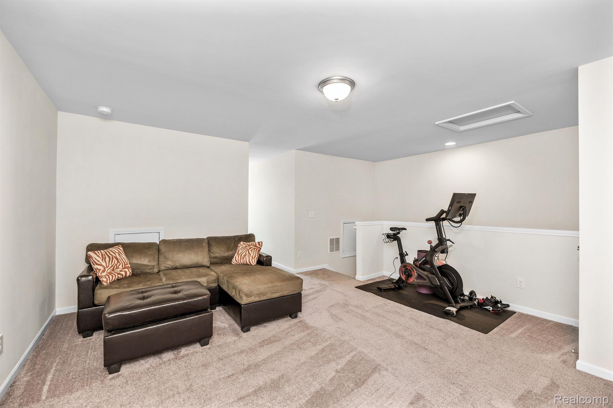 2625 Helmsdale Circle Rochester, MI 48307 - Photo 39 of 47 Gallery Image 39