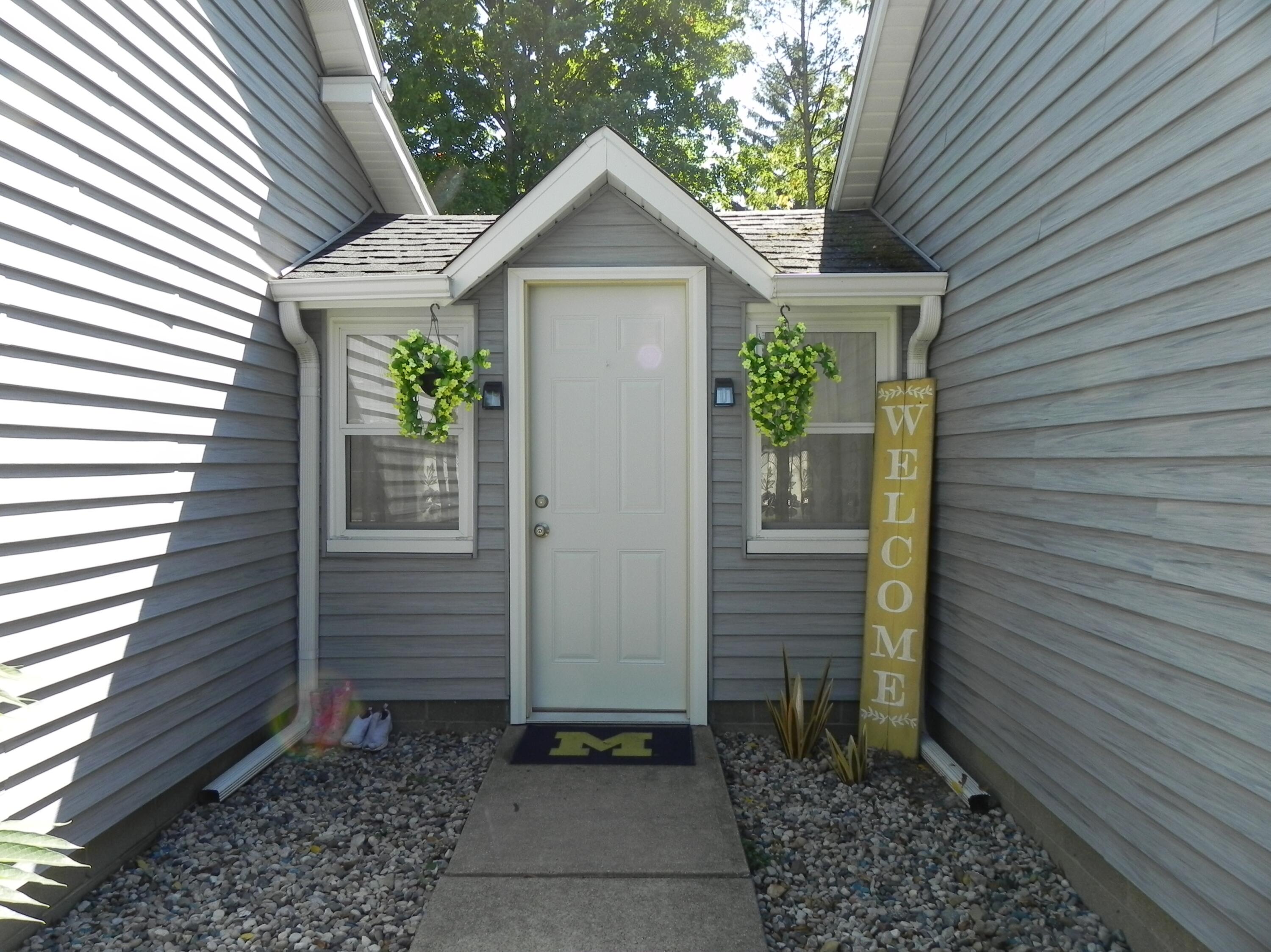107 North John Street Decatur, MI 49045 - Photo 17 of 34 BREEZEWAY ENTRANCE