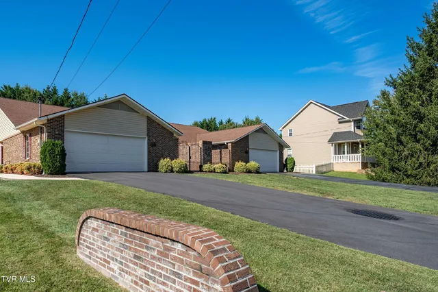 $359,000 | 1032 Estate Drive, Unit 1, Johnson City, TN 37604