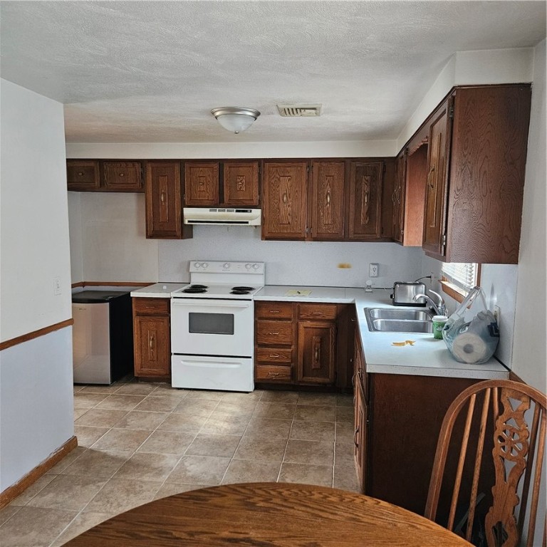 3372 West Shore Road Warwick, RI 02886 - Photo 3 of 5