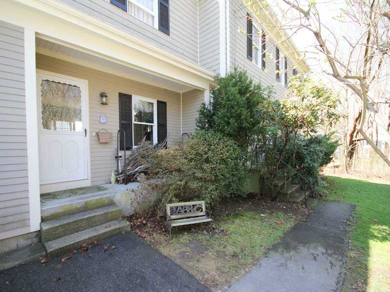 10 Zompa Road Barrington, RI 02806 - Photo 2 of 17 Exterior Front.
