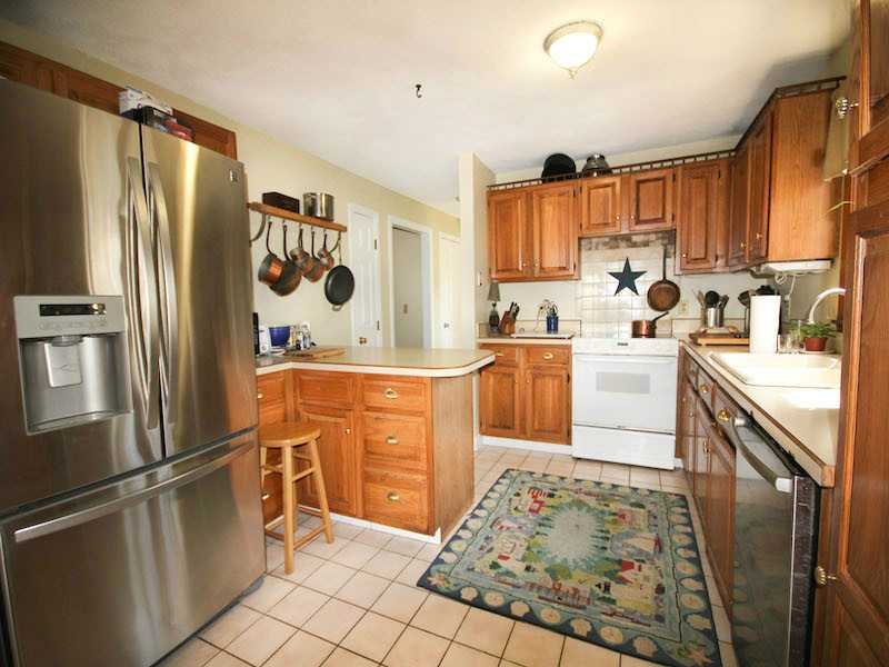 10 Zompa Road Barrington, RI 02806 - Photo 3 of 17 Kitchen.