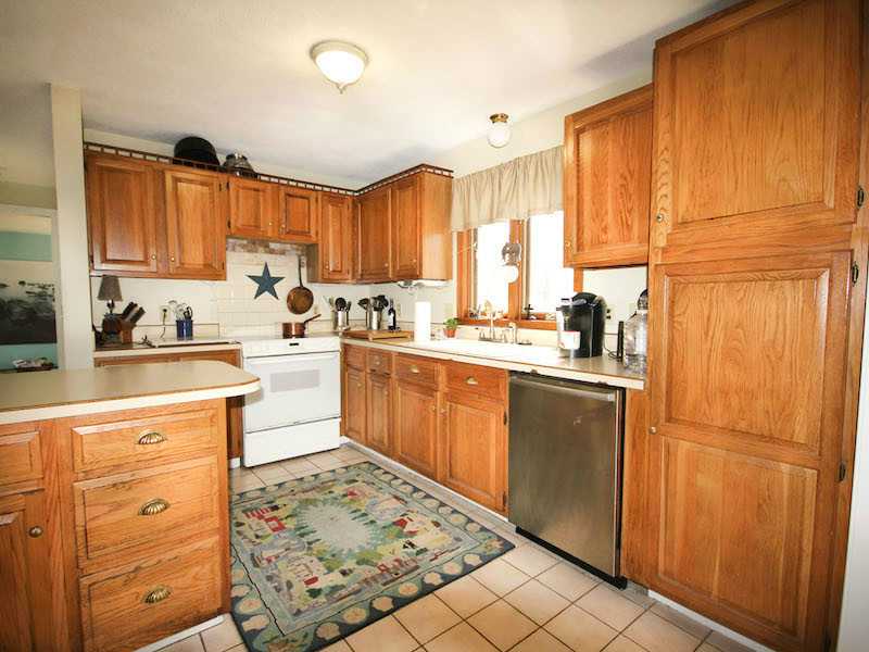 10 Zompa Road Barrington, RI 02806 - Photo 4 of 17 Kitchen.