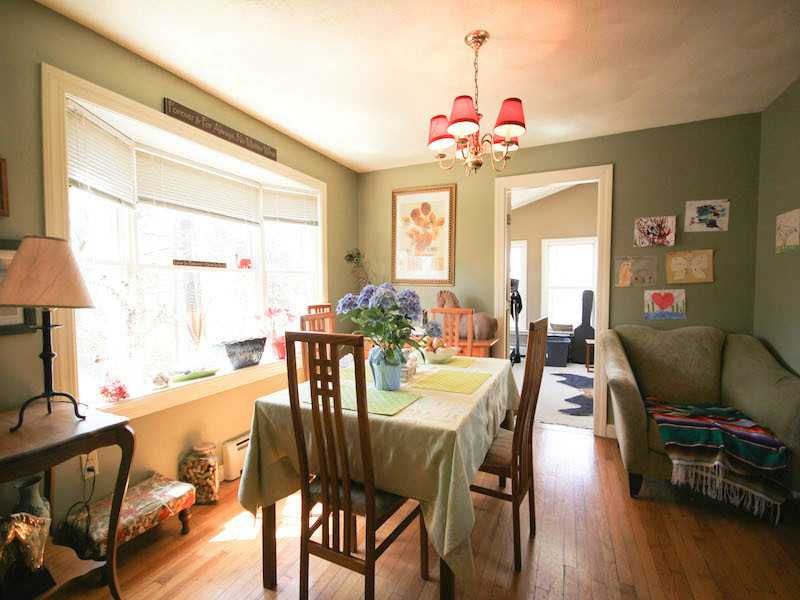 10 Zompa Road Barrington, RI 02806 - Photo 5 of 17 Dining Room.