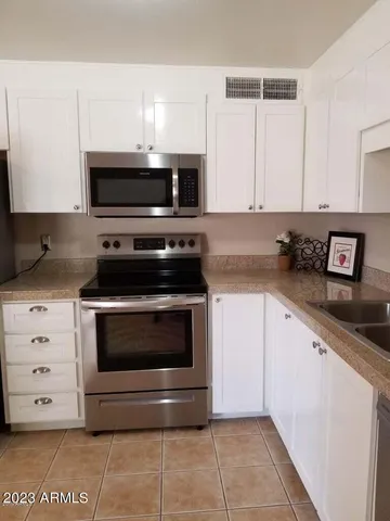$2,100 | 14420 North 39th Way, Phoenix, AZ 85032