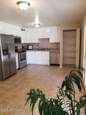 $2,100 | 14420 North 39th Way, Phoenix, AZ 85032