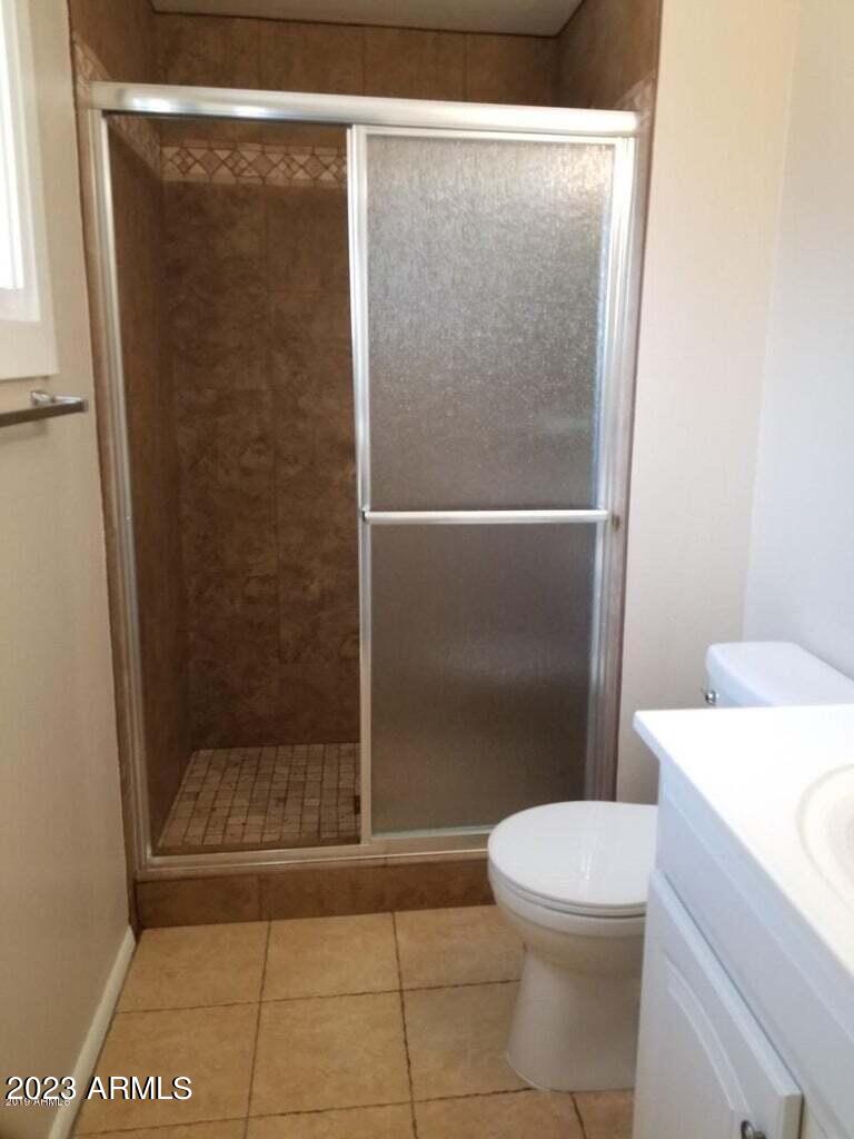 14420 North 39th Way Phoenix, AZ 85032 - Photo 18 of 24 a bathroom with a shower and a toilet