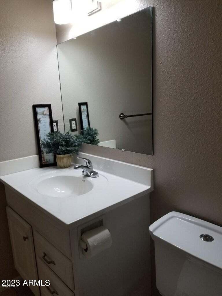 14420 North 39th Way Phoenix, AZ 85032 - Photo 7 of 24 a bathroom with a sink and a mirror