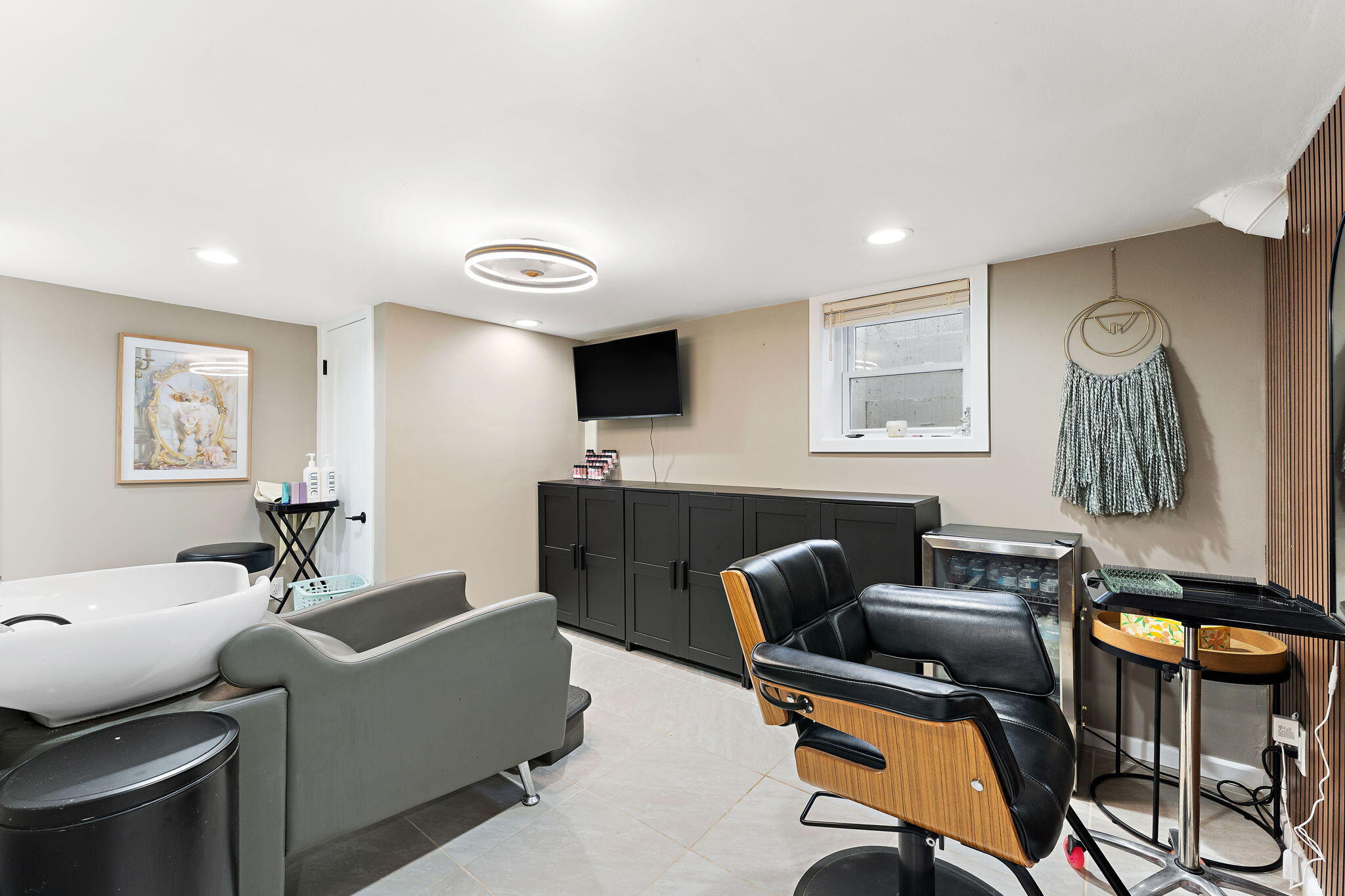 303 Union Street Valparaiso, IN 46383 - Photo 22 of 30 a livingroom with workspace couch and a window