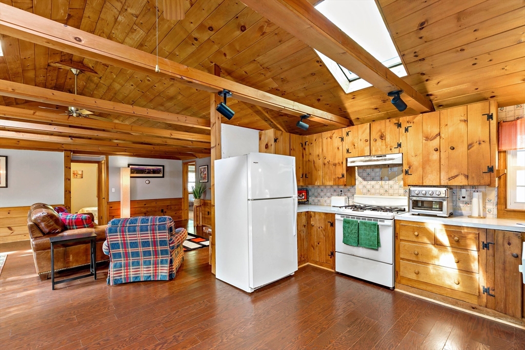 278 Mayfair Road Dennis, MA 02660 - Photo 12 of 26 Gallery Image 12