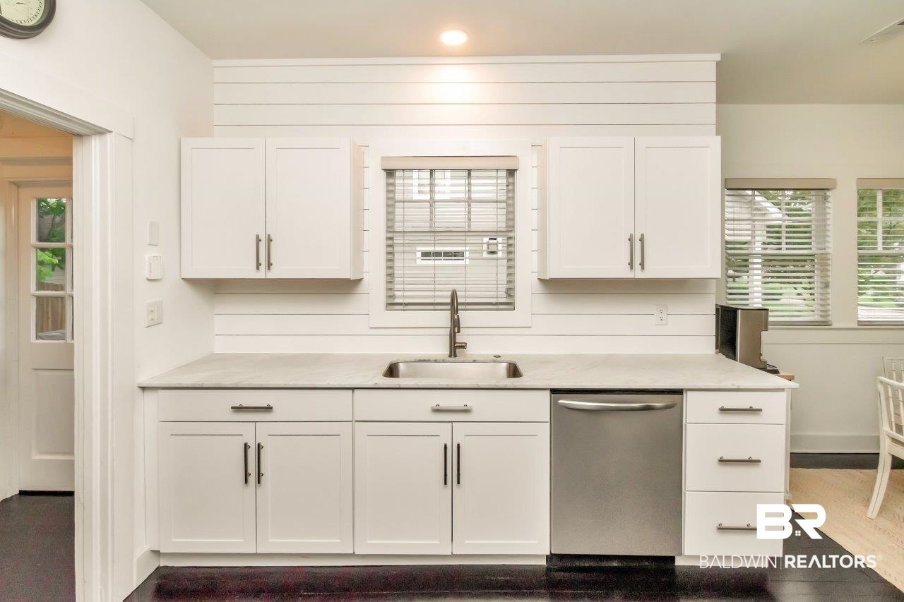 54 Crenshaw Street Mobile, AL 36606 - Photo 11 of 30