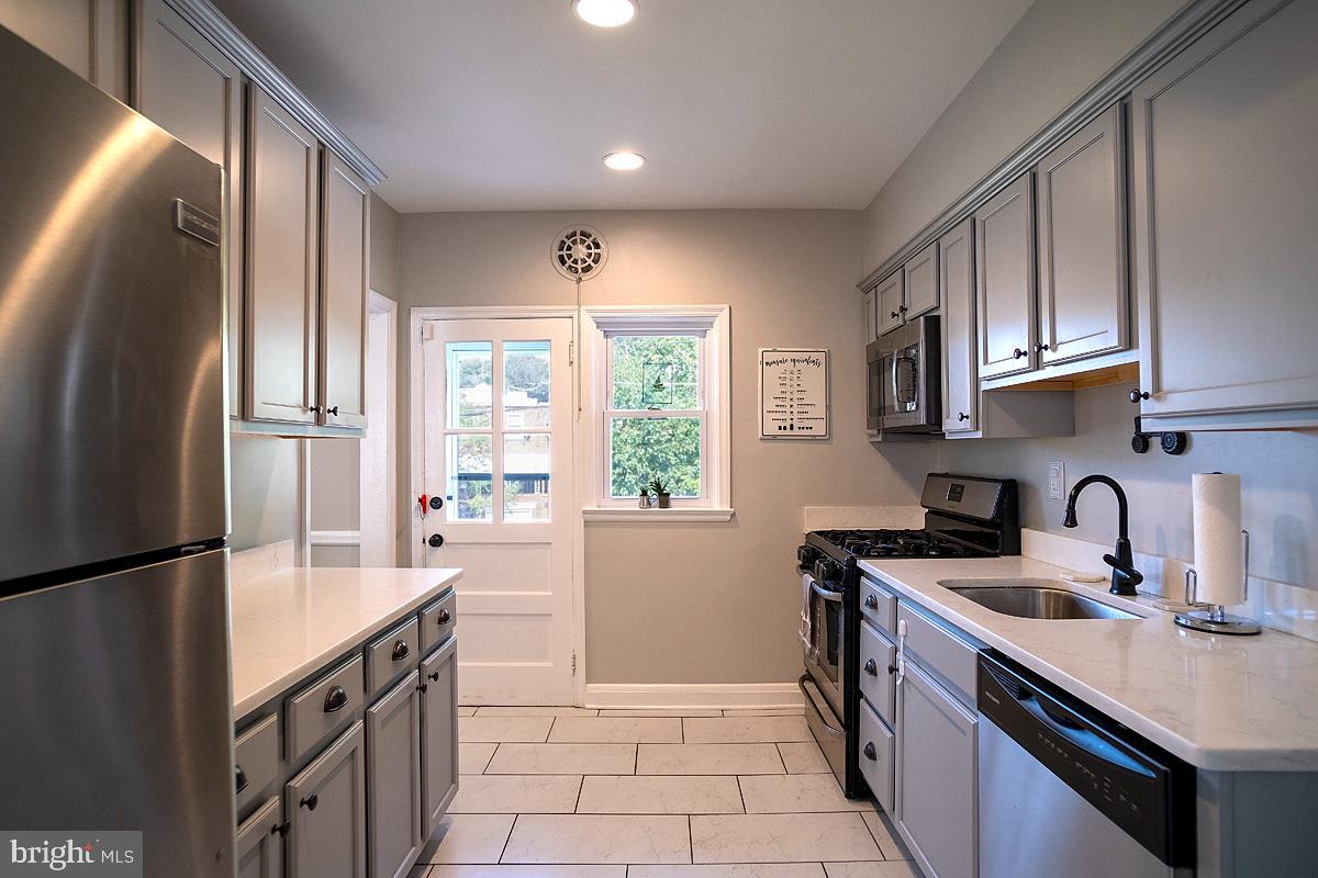 35 Briarwood Road Baltimore, MD 21228 - Photo 6 of 19 Gallery Image 6