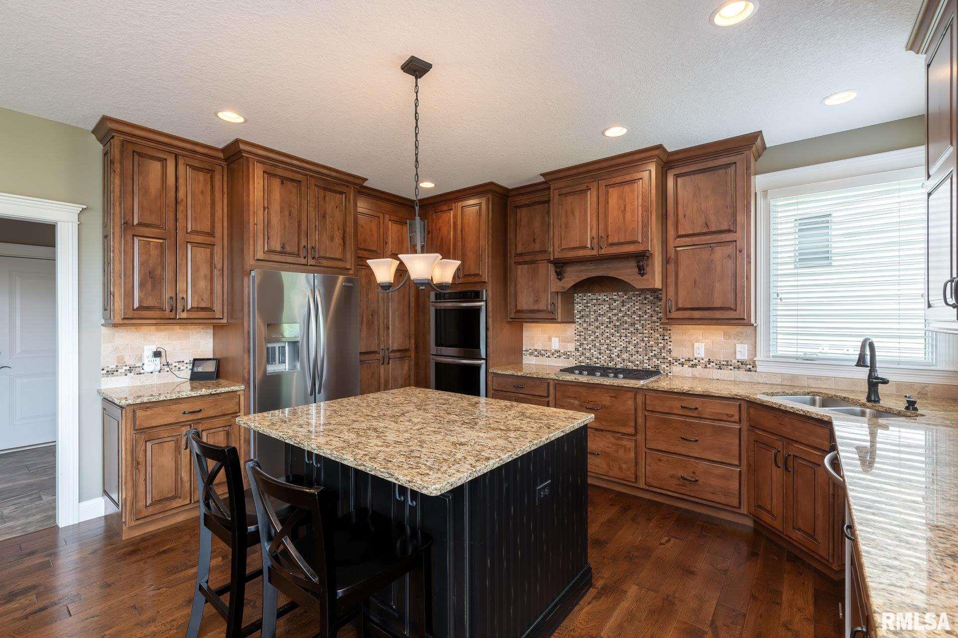 6267 Cardinal Road Bettendorf, IA 52722 - Photo 11 of 46 Gallery Image 11