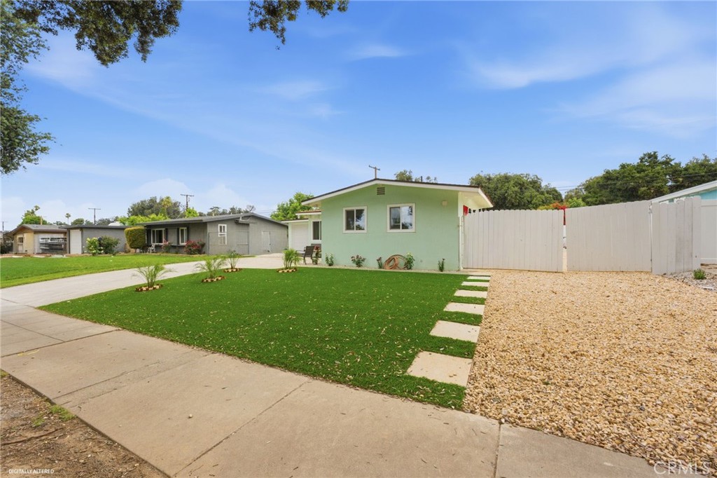 3833 Overland Street Riverside, CA 92503 - Photo 2 of 9