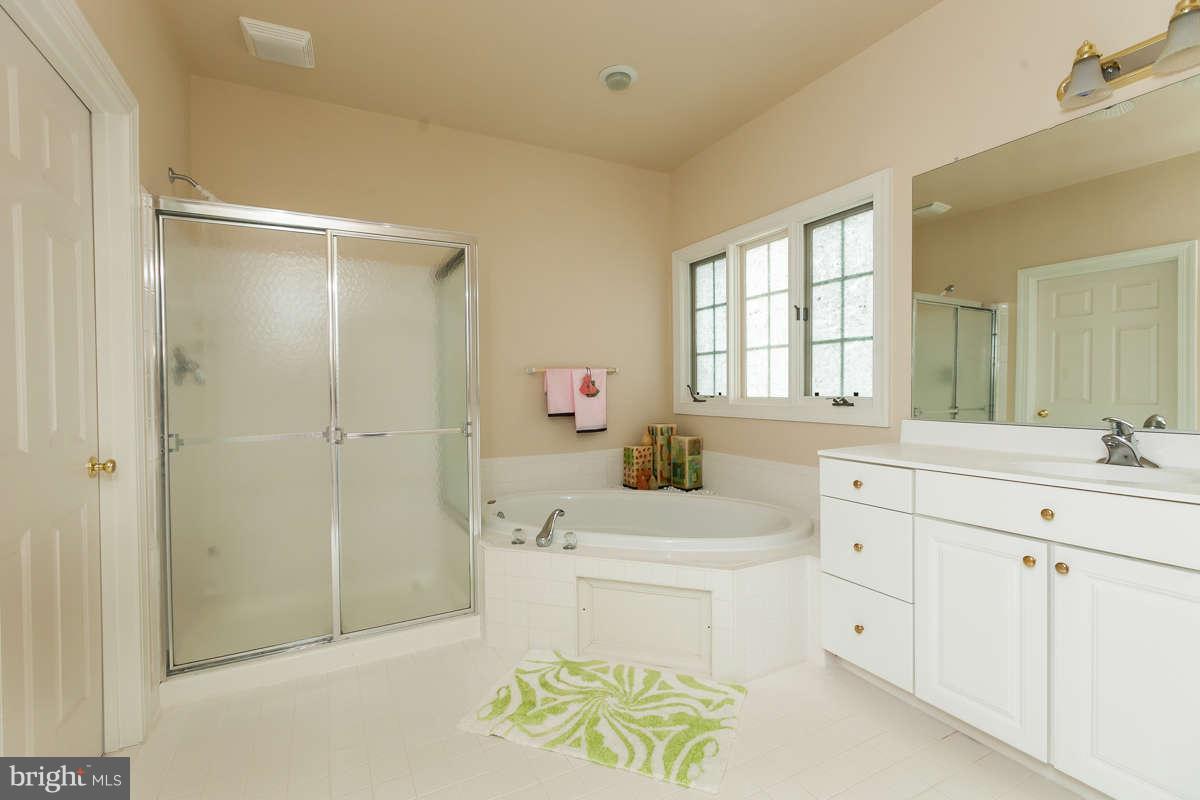 1909 Cranbourne Road Lutherville-Timonium, MD 21093 - Photo 12 of 19 Bath (Master)