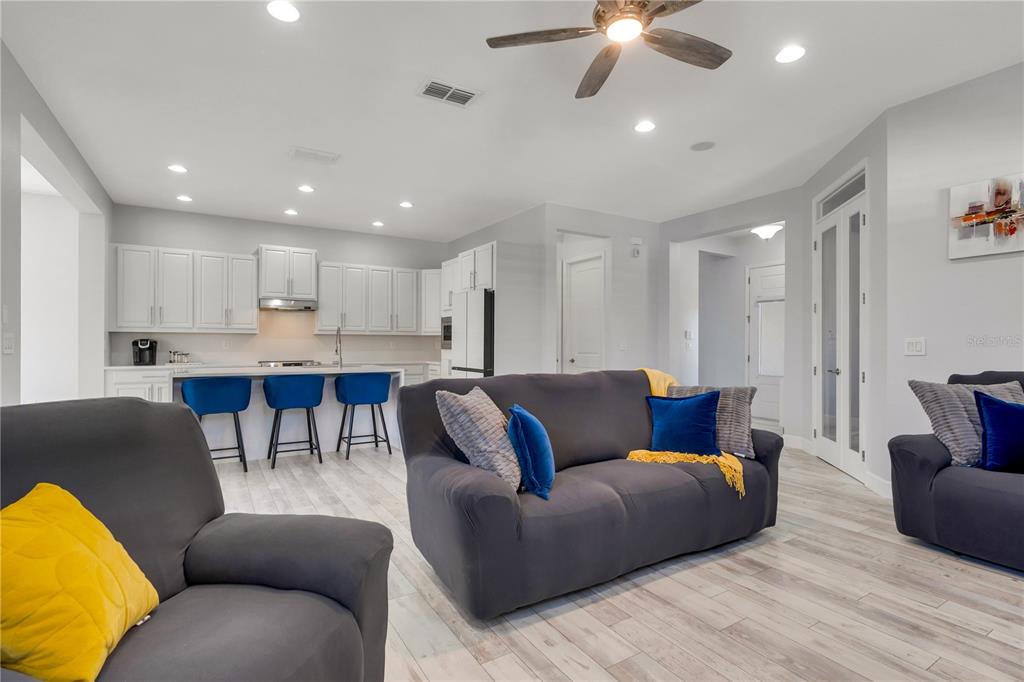 8427 Reymont Street Orlando, FL 32827 - Photo 4 of 37