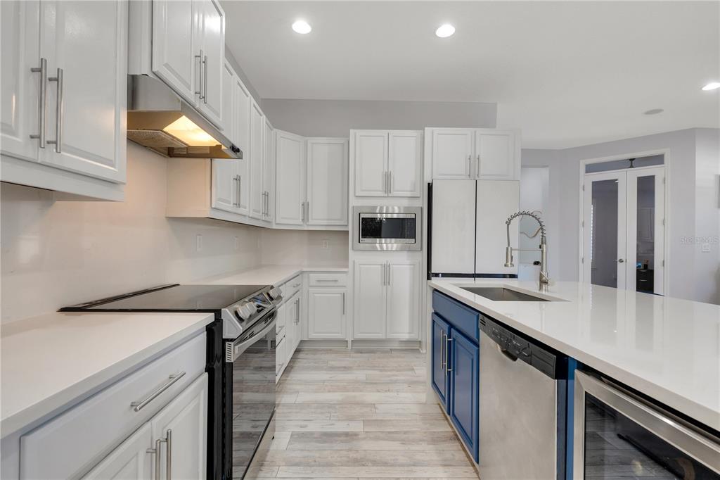 8427 Reymont Street Orlando, FL 32827 - Photo 7 of 37