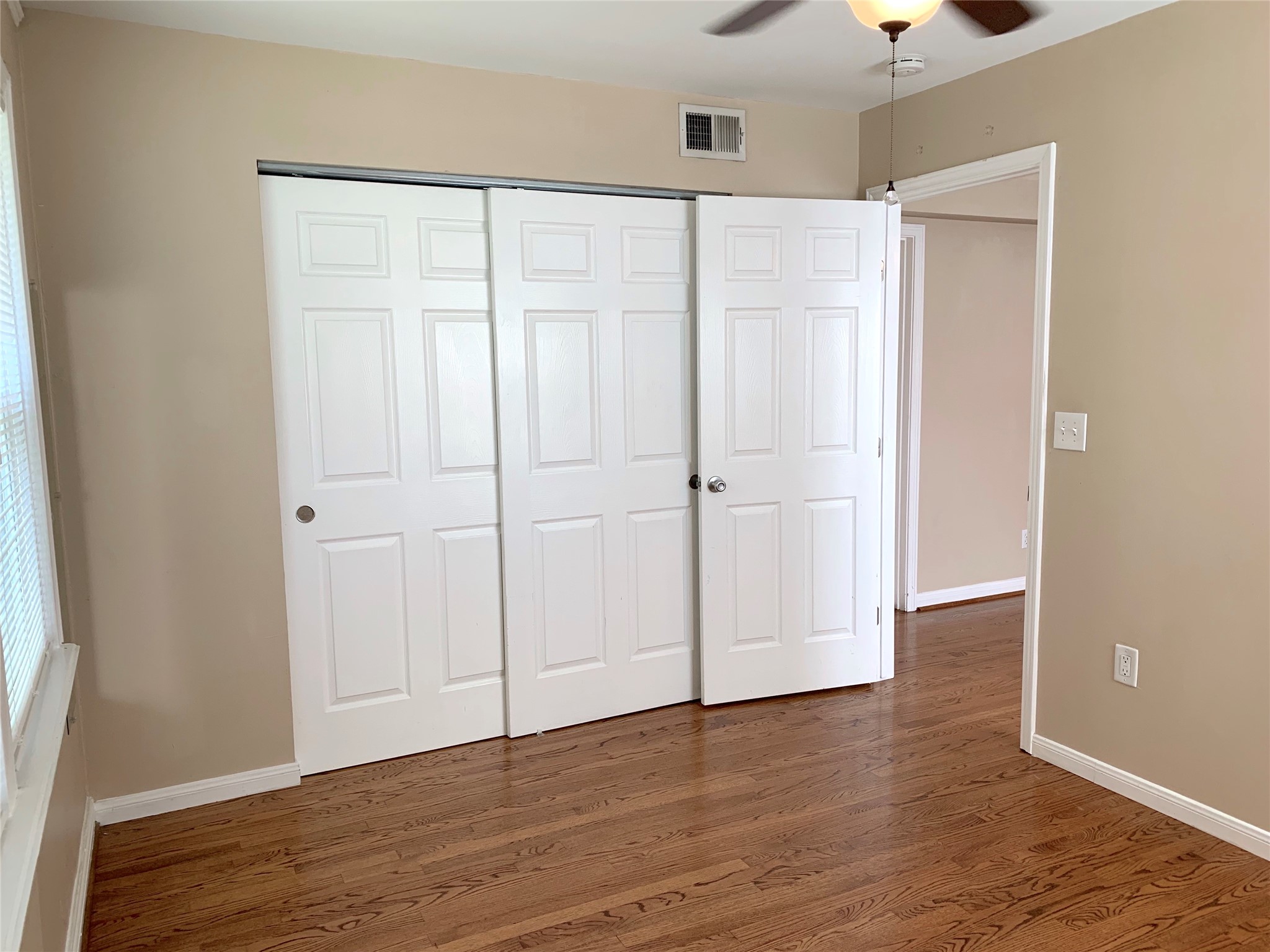 307 Avondale Street, Unit 1 Houston, TX 77006 - Photo 20 of 22 View of large closet that spans the whole width of the room.