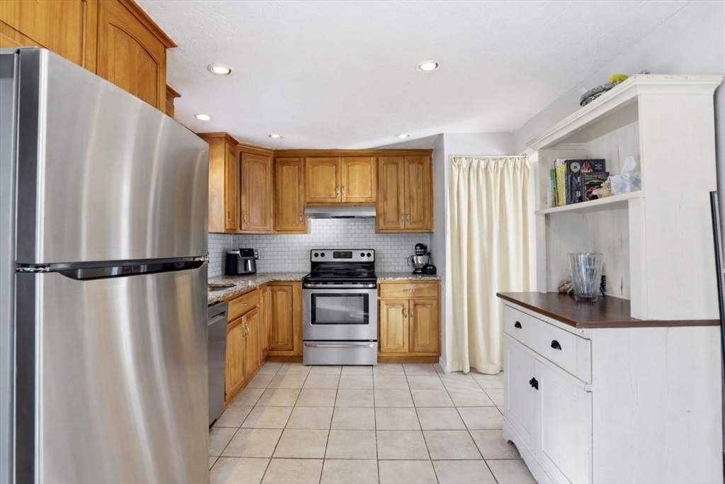 1661 State Road Plymouth, MA 02360 - Photo 4 of 24