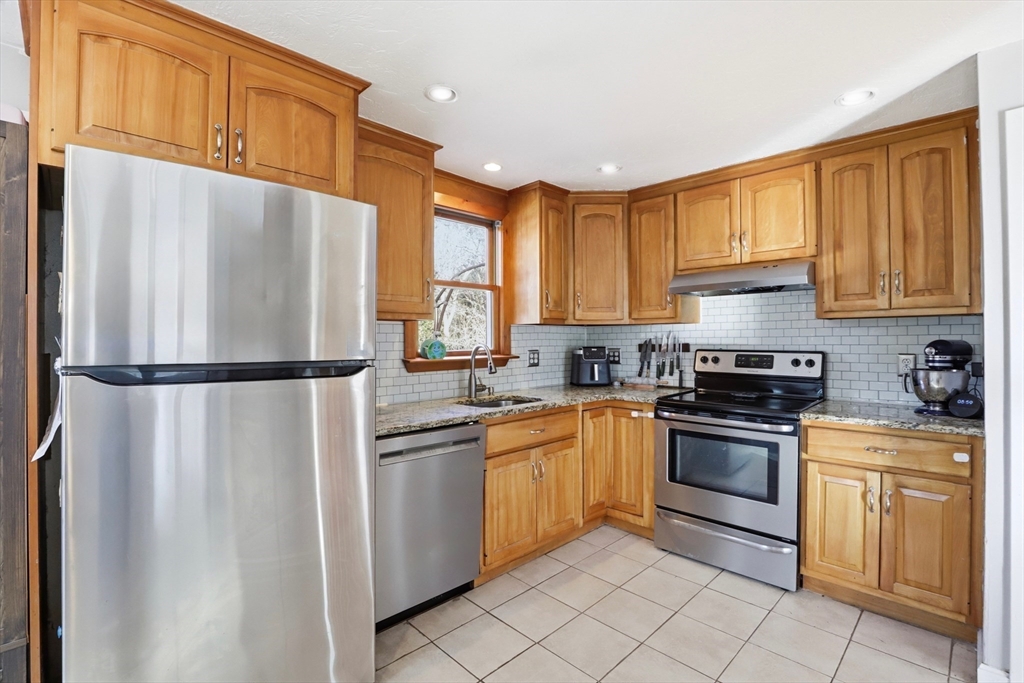 1661 State Road Plymouth, MA 02360 - Photo 5 of 24