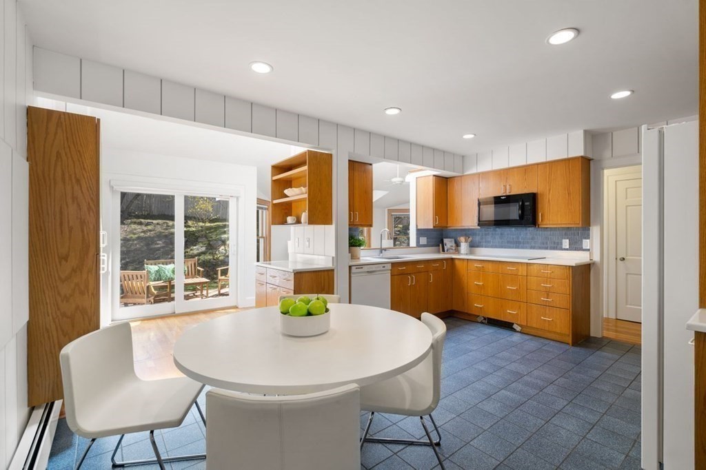 45 Morse Road Newton, MA 02460 - Photo 13 of 42