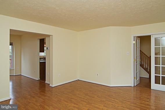 9055 Manorwood Road Laurel, MD 20723 - Photo 12 of 26 Living Room