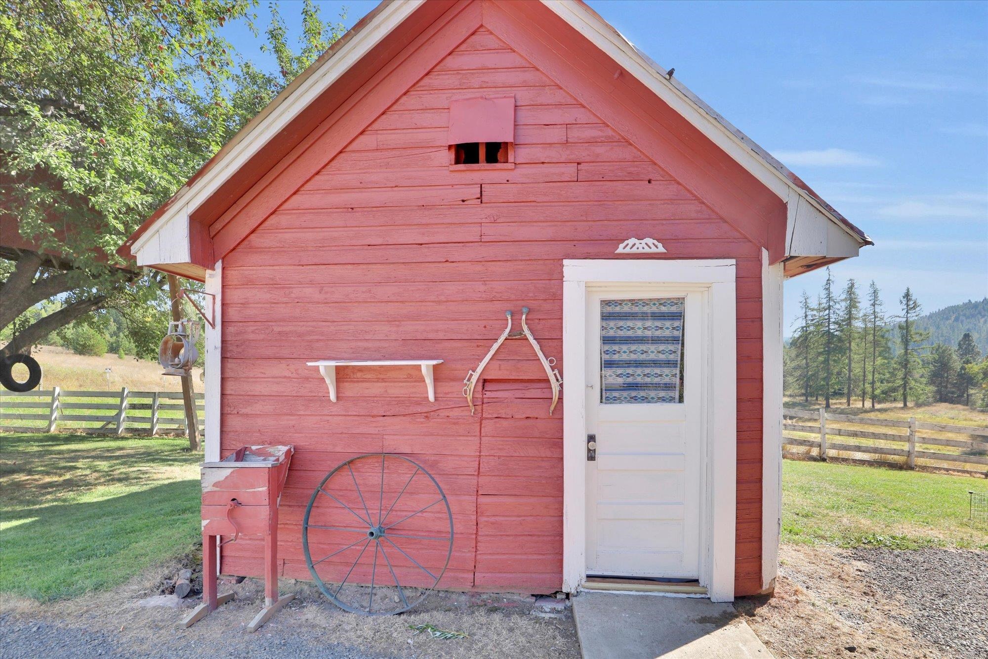 131 Country Lane Newport, WA 99156 - Photo 30 of 43