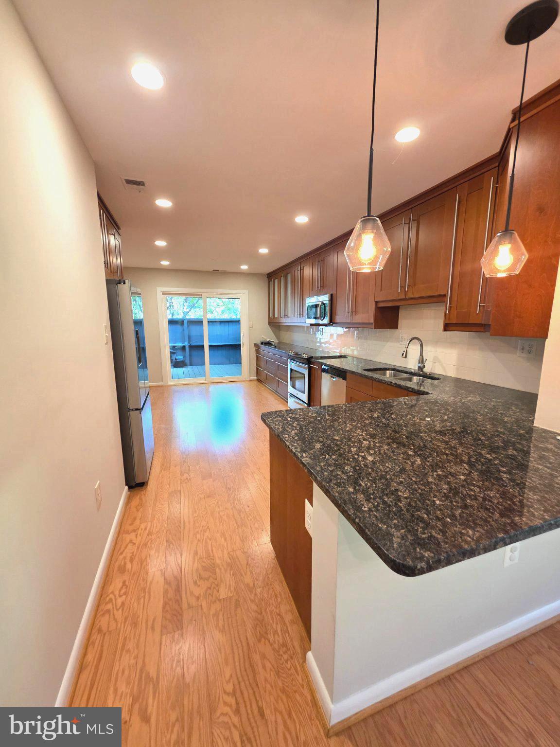 2001 Wethersfield Court Reston, VA 20191 - Photo 9 of 29 Gallery Image 9