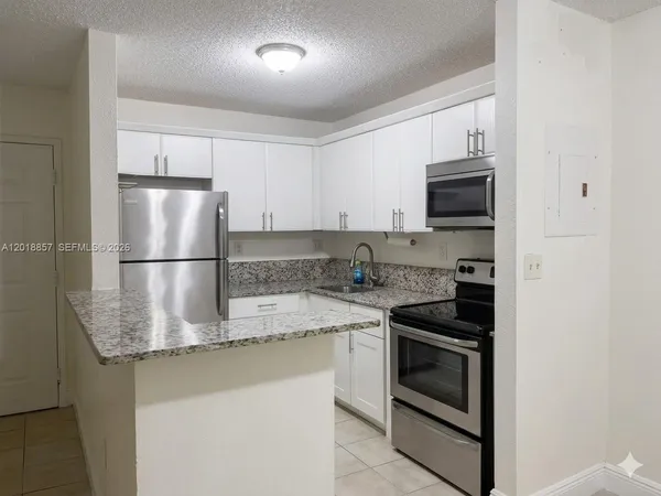 $1,900 | 7115 Northwest 179th Street, Unit 106, Hialeah, FL 33015