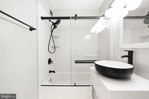 $2,650 | 1300 South Arlington Ridge Road, Unit 702, Arlington, VA 22202