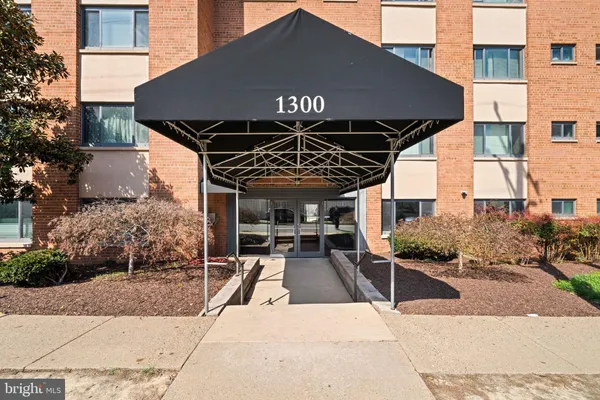 $2,650 | 1300 South Arlington Ridge Road, Unit 702, Arlington, VA 22202