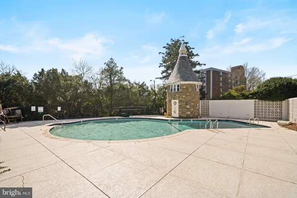 $2,650 | 1300 South Arlington Ridge Road, Unit 702, Arlington, VA 22202