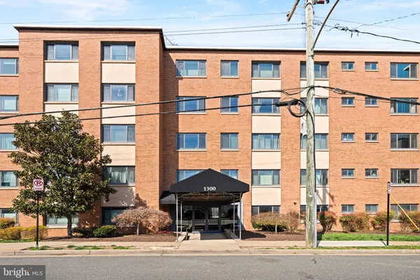 $2,650 | 1300 South Arlington Ridge Road, Unit 702, Arlington, VA 22202