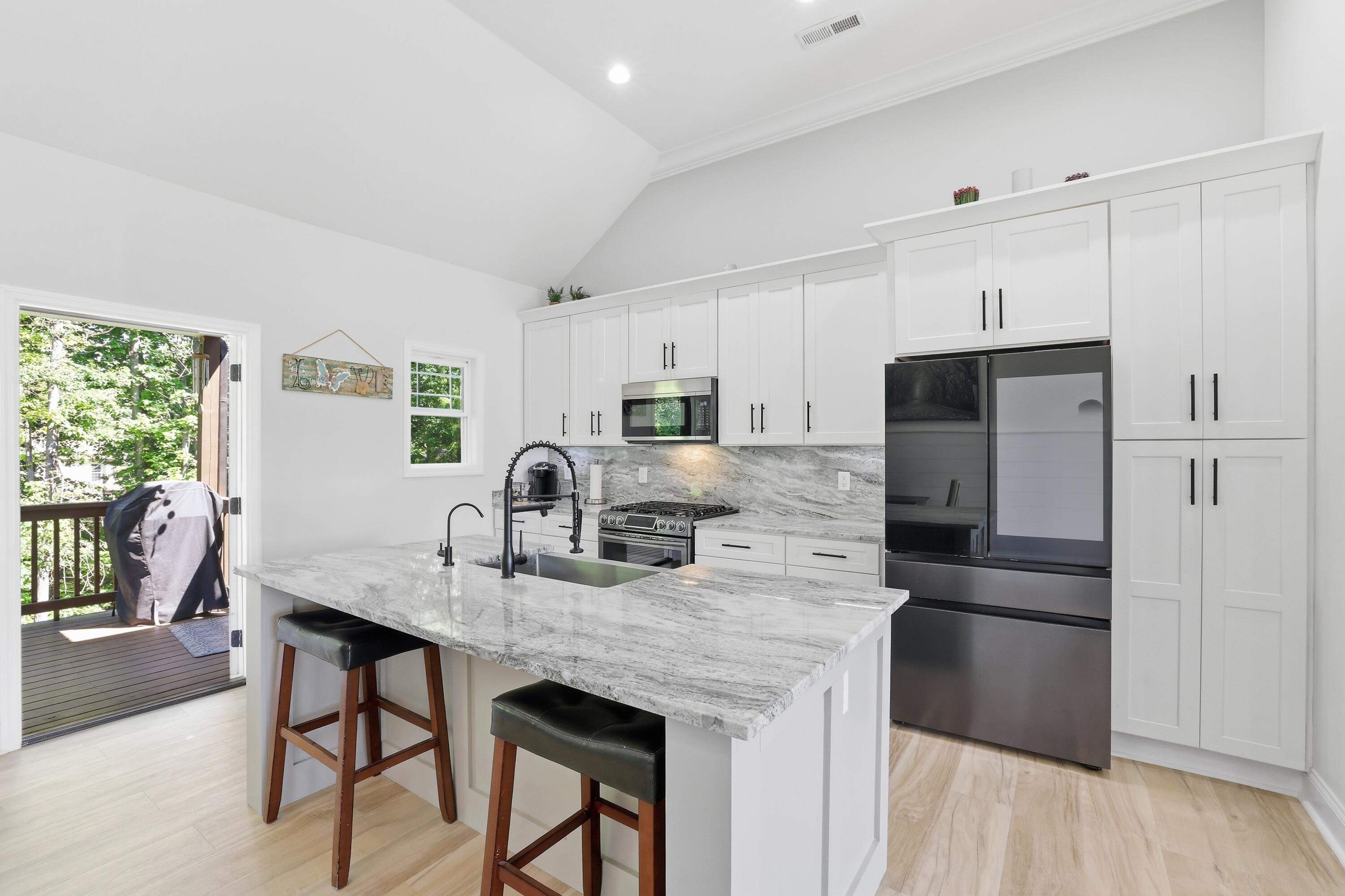 5834 Caney Ridge Circle Ooltewah, TN 37363 - Photo 4 of 30 Beautiful Kitchen
