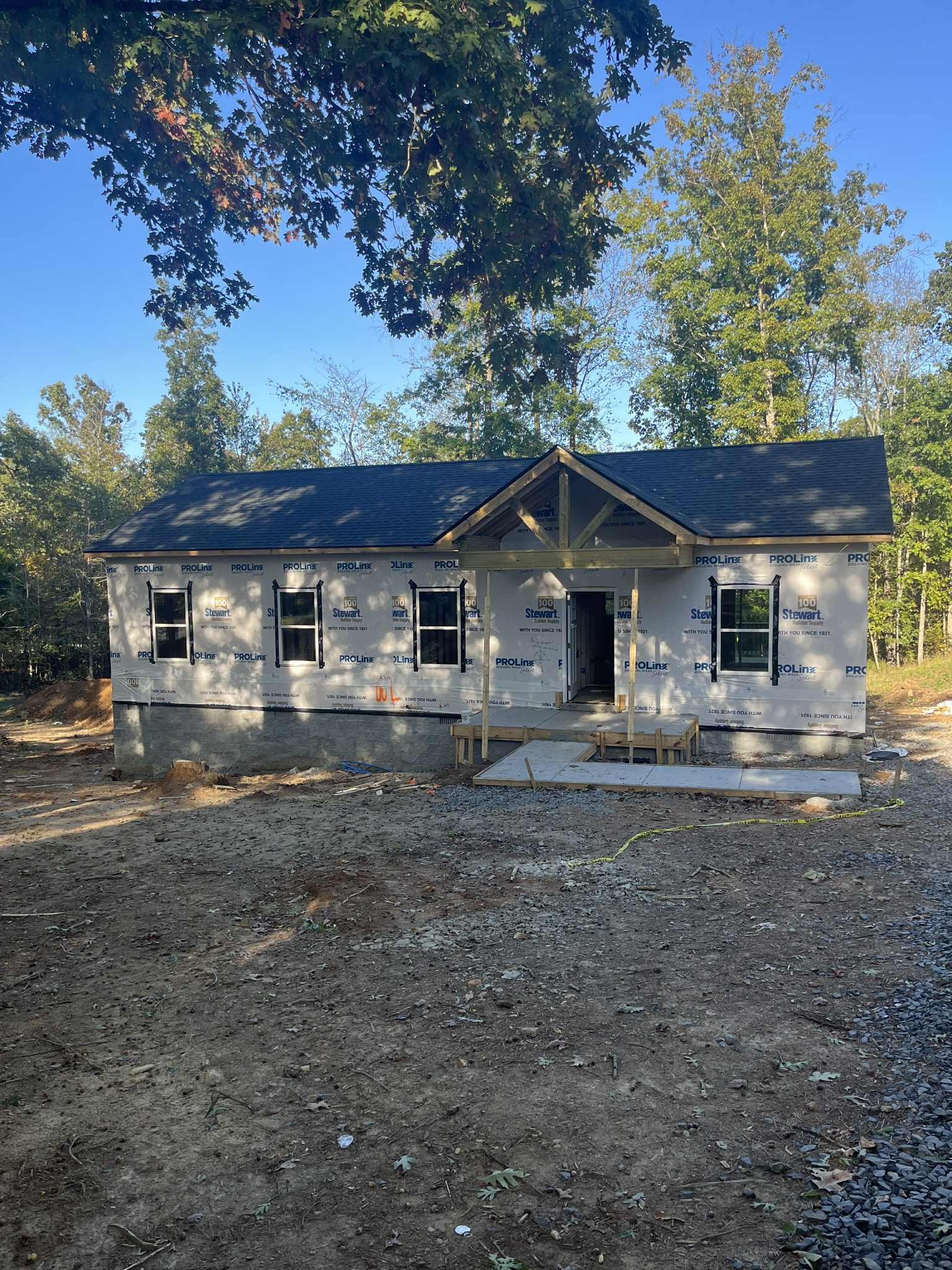 6463 Keys Branch Road Nunnelly, TN 37137 - Photo 2 of 9 a front view of a house with yard