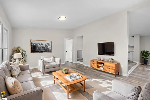 $249,900 | 200 Country Walk Lane, Simpsonville, SC 29680