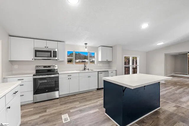 $249,900 | 200 Country Walk Lane, Simpsonville, SC 29680