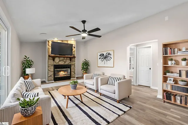 $249,900 | 200 Country Walk Lane, Simpsonville, SC 29680