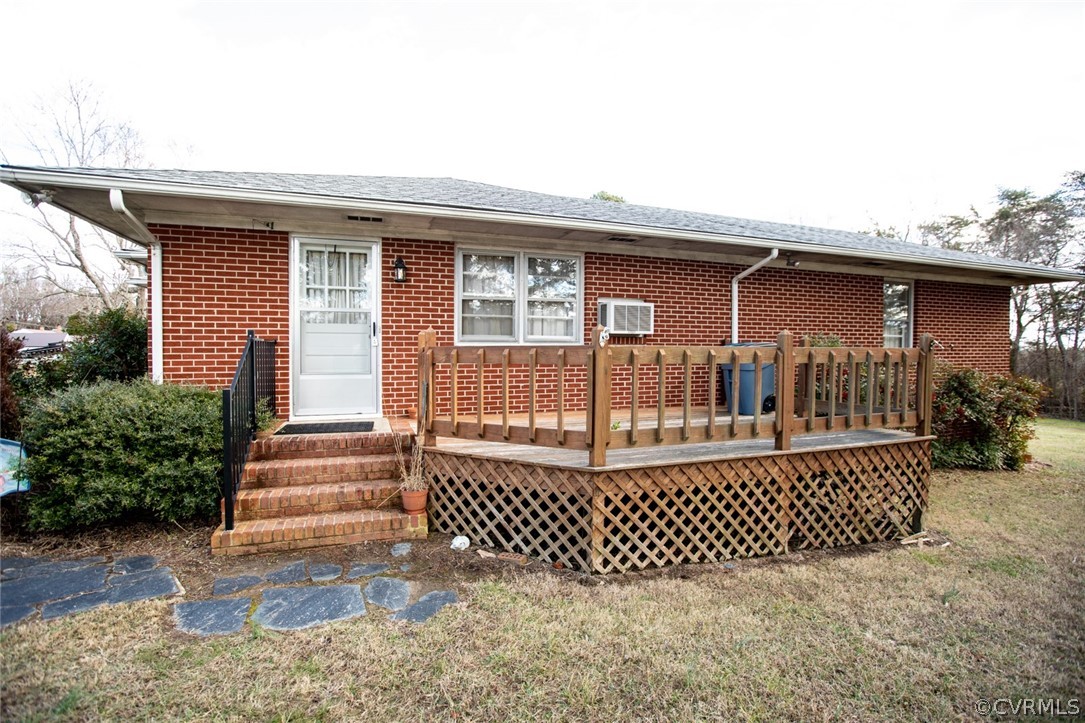 325 Fairgrounds Road Farmville, VA 23901 - Photo 37 of 40 front view of a house with a bench